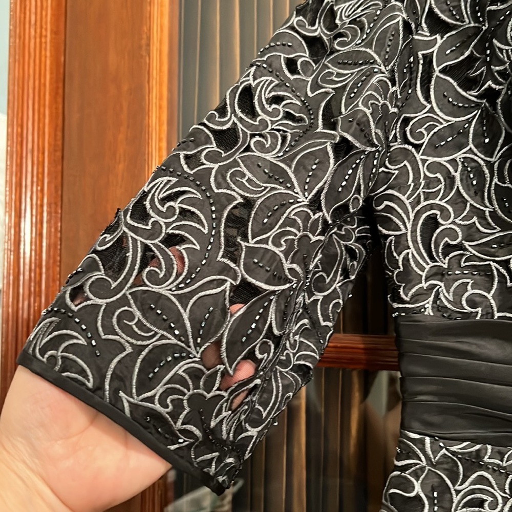 DAYMOR COUTURE Dress - Picture 4 of 8